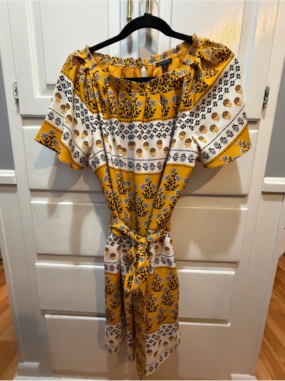 Ann Taylor Size M Marigold Yellow Floral Pattern Short Sleeve Shift Dress w Belt